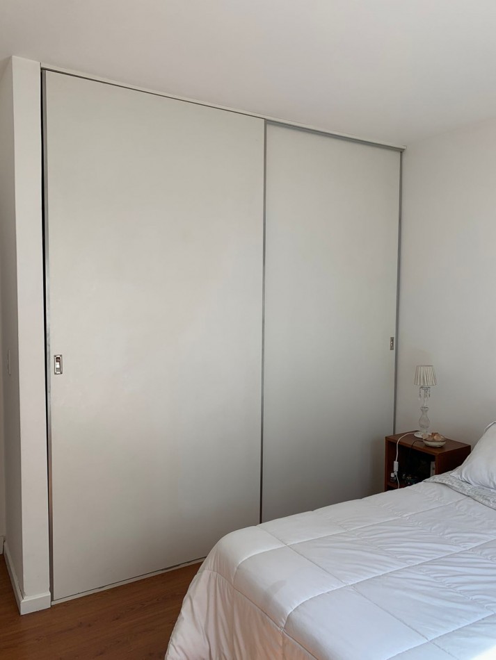 Semipiso de tres ambientes a la calle.