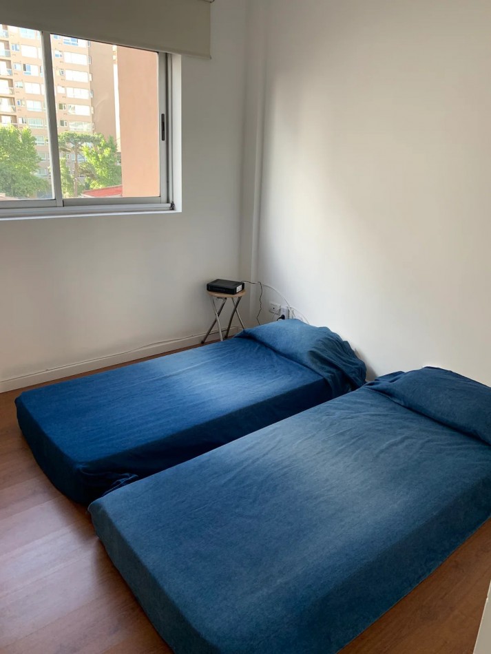 Semipiso de tres ambientes a la calle.