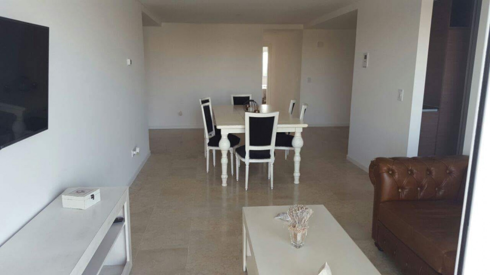 Departamento tres ambientes con terraza propia en Torre Ripalda XX.