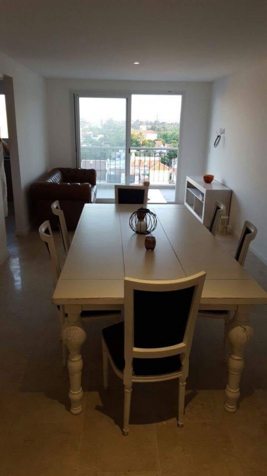 Departamento tres ambientes con terraza propia en Torre Ripalda XX.
