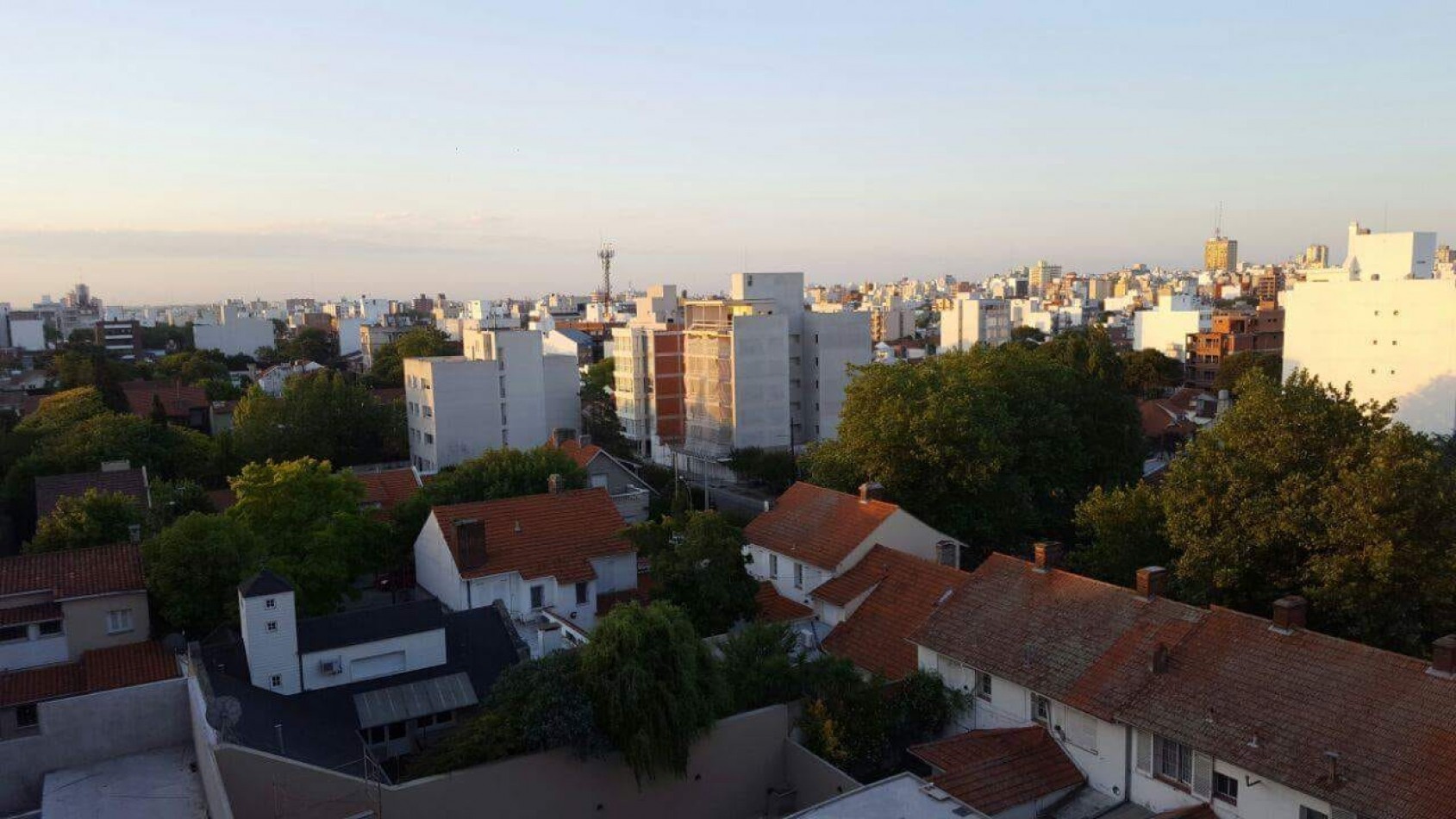 Departamento tres ambientes con terraza propia en Torre Ripalda XX.