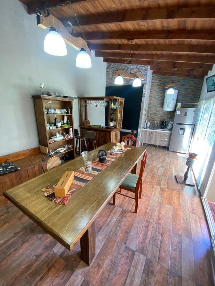 Venta- Casa tres ambientes con garaje doble y quincho.