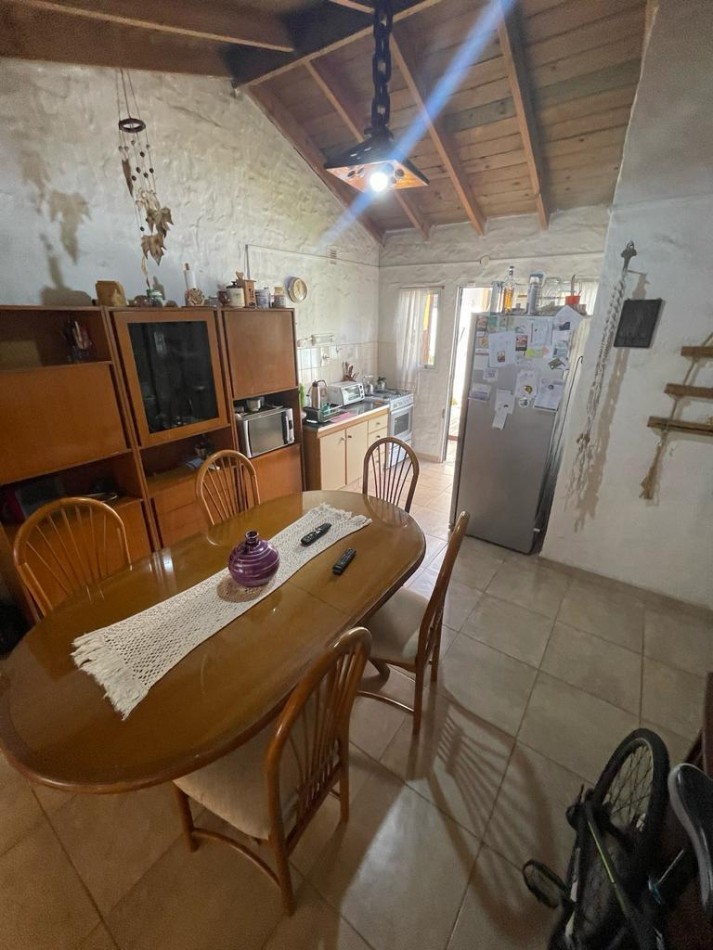 Venta- Casa tres ambientes con garaje doble y quincho.