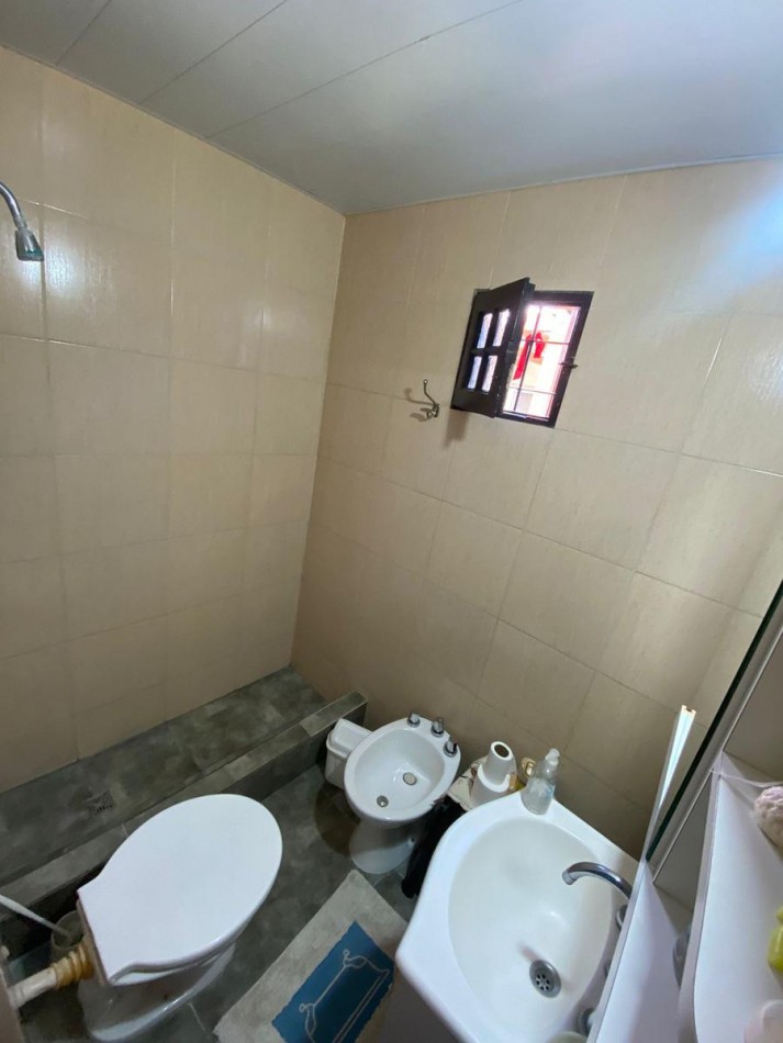 Venta- Casa tres ambientes con garaje doble y quincho.