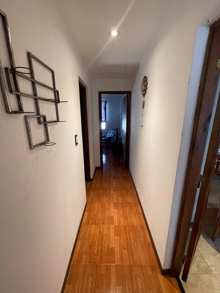 Venta- Casa tres ambientes con garaje doble y quincho.