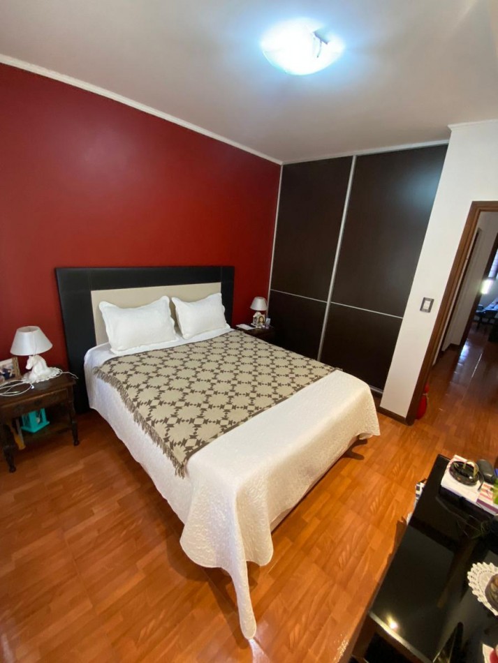 Venta- Casa tres ambientes con garaje doble y quincho.
