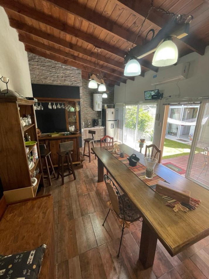 Venta- Casa tres ambientes con garaje doble y quincho.