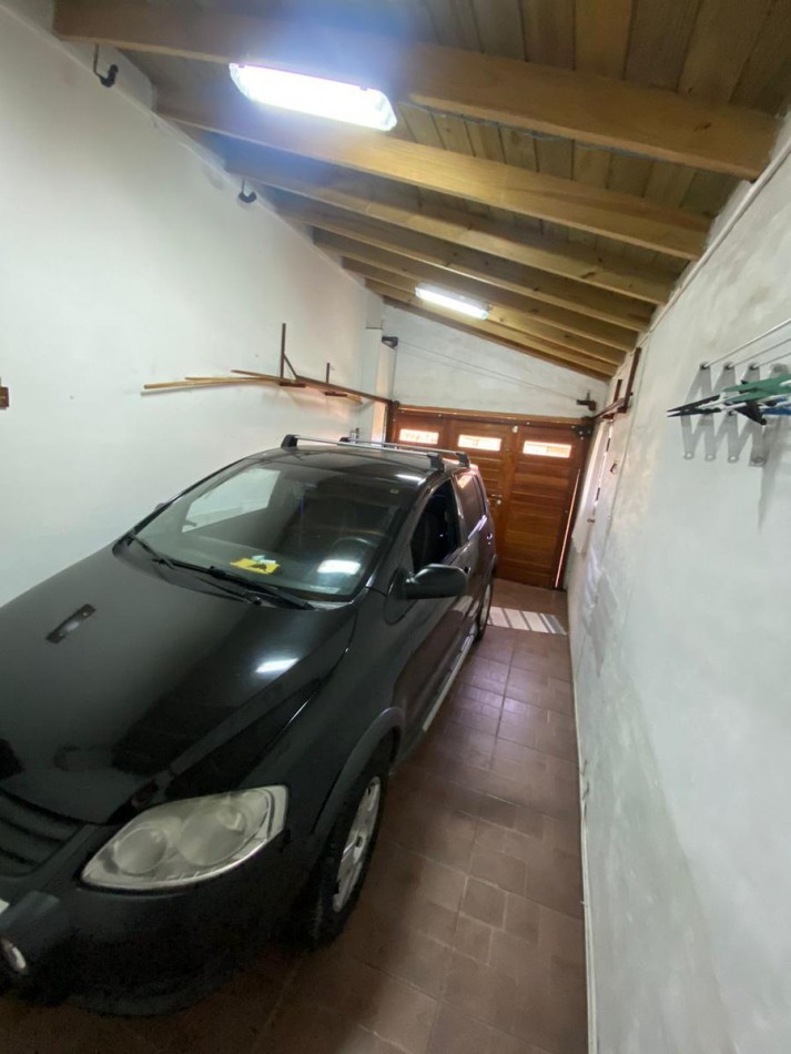 Venta- Casa tres ambientes con garaje doble y quincho.