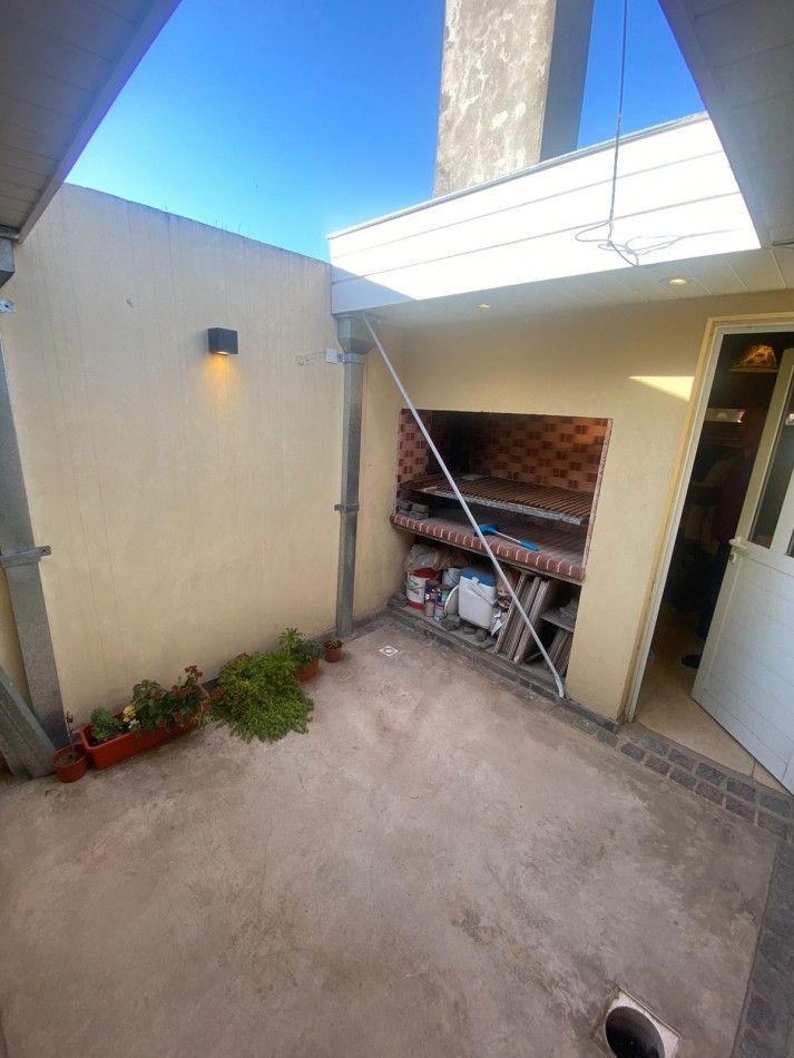 Venta- Casa cuatro ambientes totalmente reciclada.