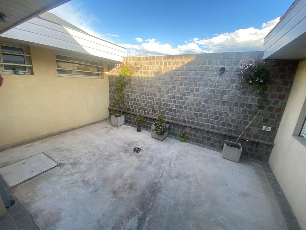 Venta- Casa cuatro ambientes totalmente reciclada.