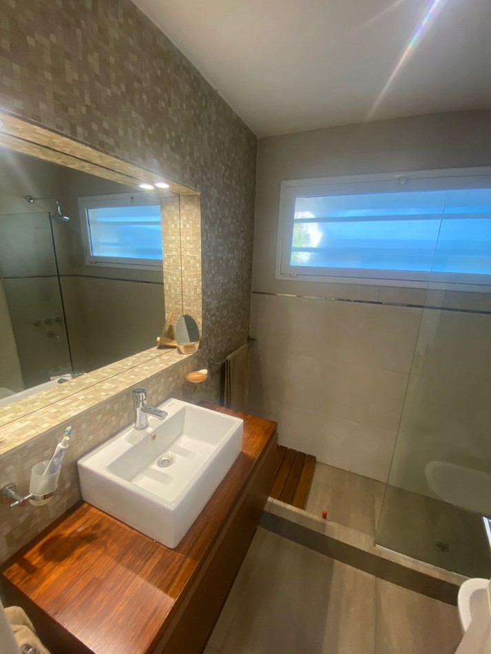 Venta- Casa cuatro ambientes totalmente reciclada.