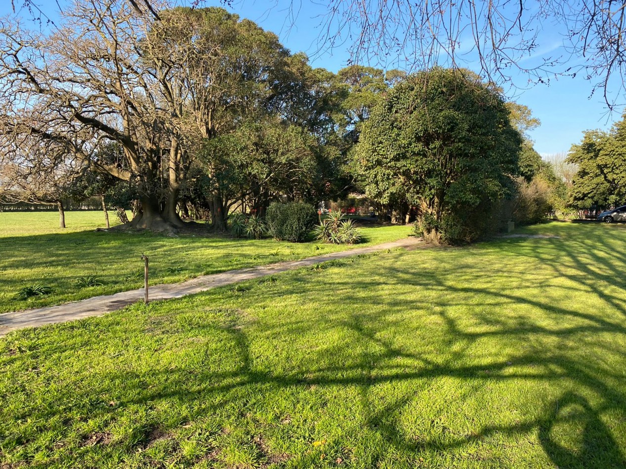 Venta- Manzana con vivienda y local comercial.