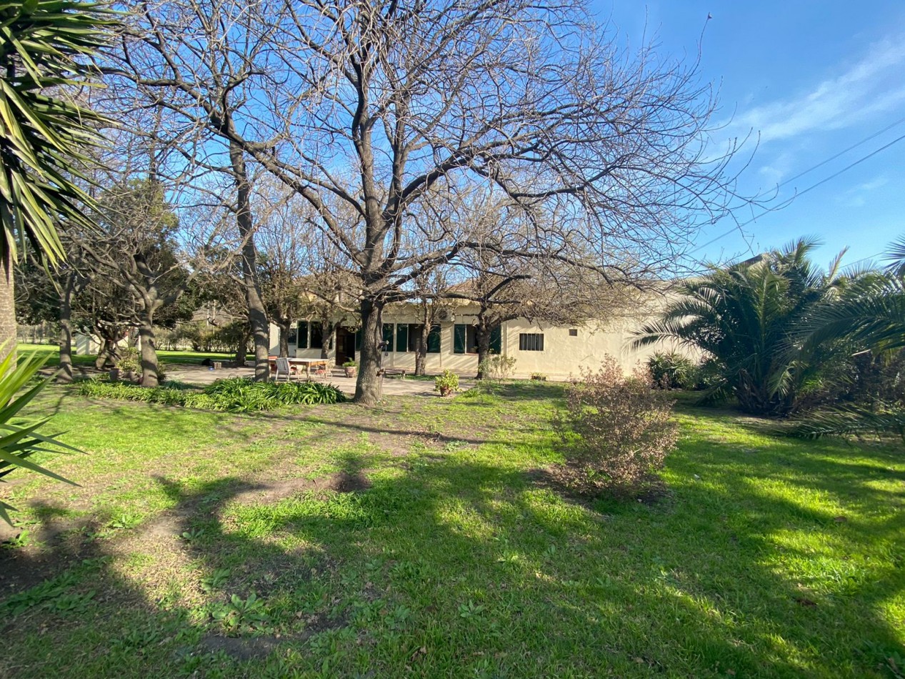Venta- Manzana con vivienda y local comercial.