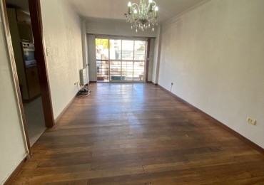 VENTA - DEPARTAMENTO DE TRES AMBIENTES A LA CALLE